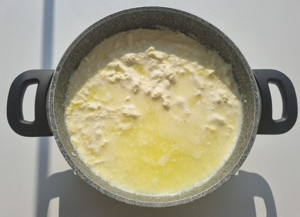 A photo of cooling colostrum