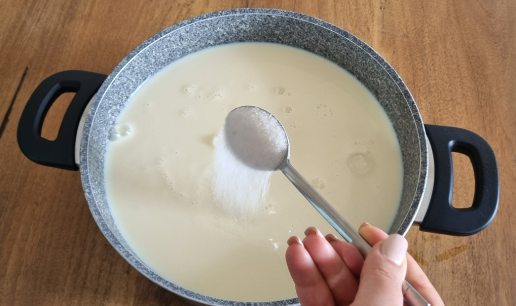 Une photo de sucre ajouté au colostrum